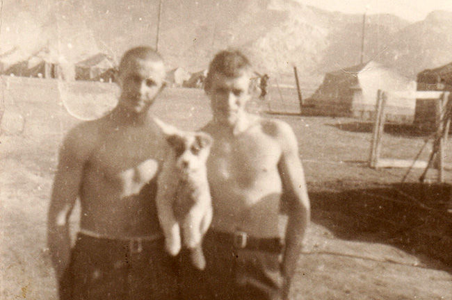 Константин Голодягин (справа) в горном военном лагере с сослуживцем.