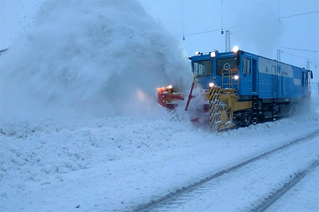 Снегоочиститель "Ураган" на службе в Заполярье. Фото с сайта tmzv.ru