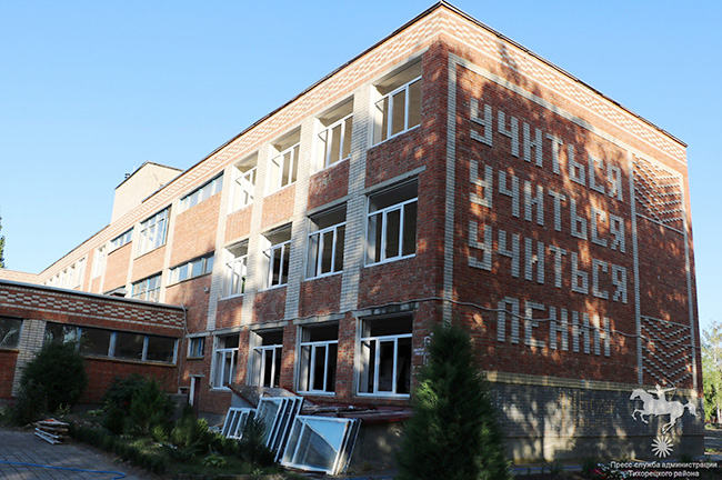 Идёт капремонт в средней школе № 8 станицы Новорождественской
