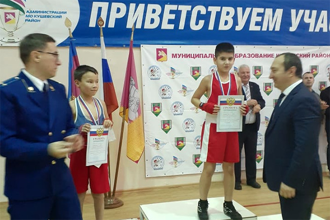 Тихорецкий спортсмен Алий Борлаков (в красной форме) - первое место!