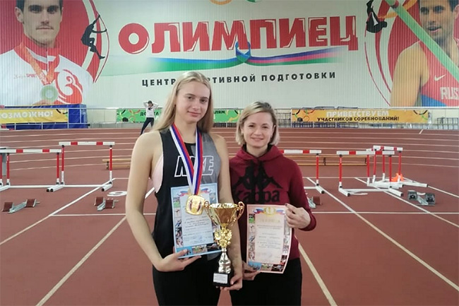 Ксения Берлизова (слева) вместе со своим тренером Натальей Бондарь.
