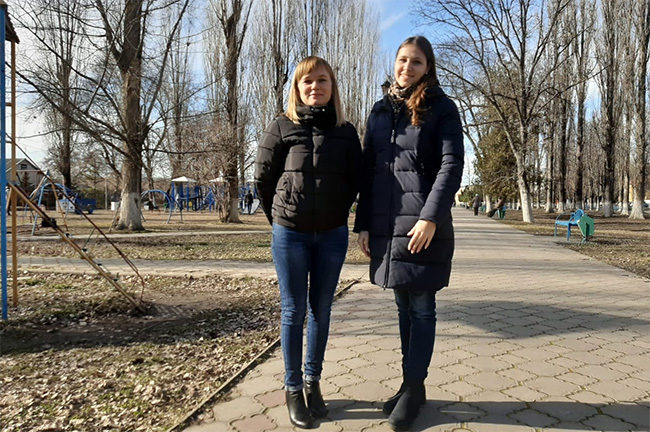 Ольга Логвинова и Анастасия Ушакова в парке, который ждут перемены.