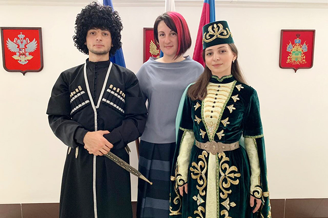Тонзила Могушкова с братом Джабраилом и Анастасия Король.